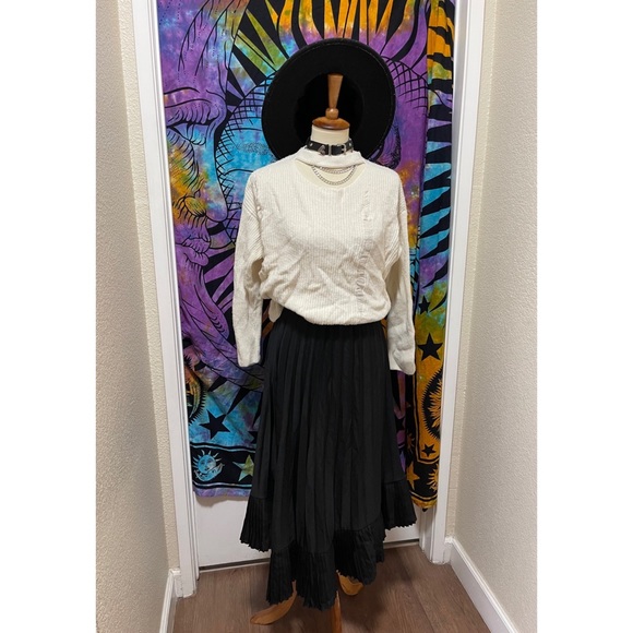 🌈 Lovely distressed cut out sweater - Picture 10 of 11